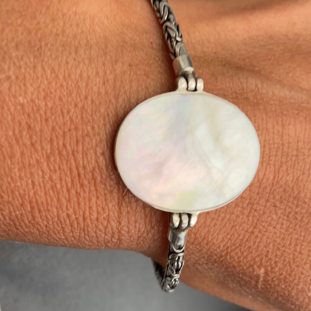 Mother of pearl cabochon bracelet